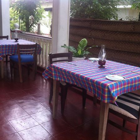 Sea Drift Hotel Negombo Buitenkant foto