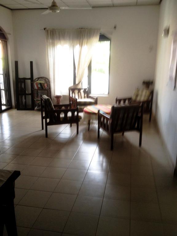Sea Drift Hotel Negombo Buitenkant foto